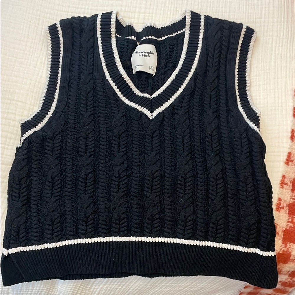 Abercrombie & Fitch Black Cable Knit Sweater Vest